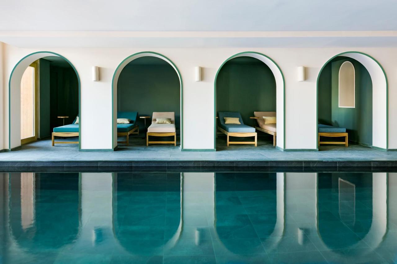 Hotel Le Coucou メリベル エクステリア 写真